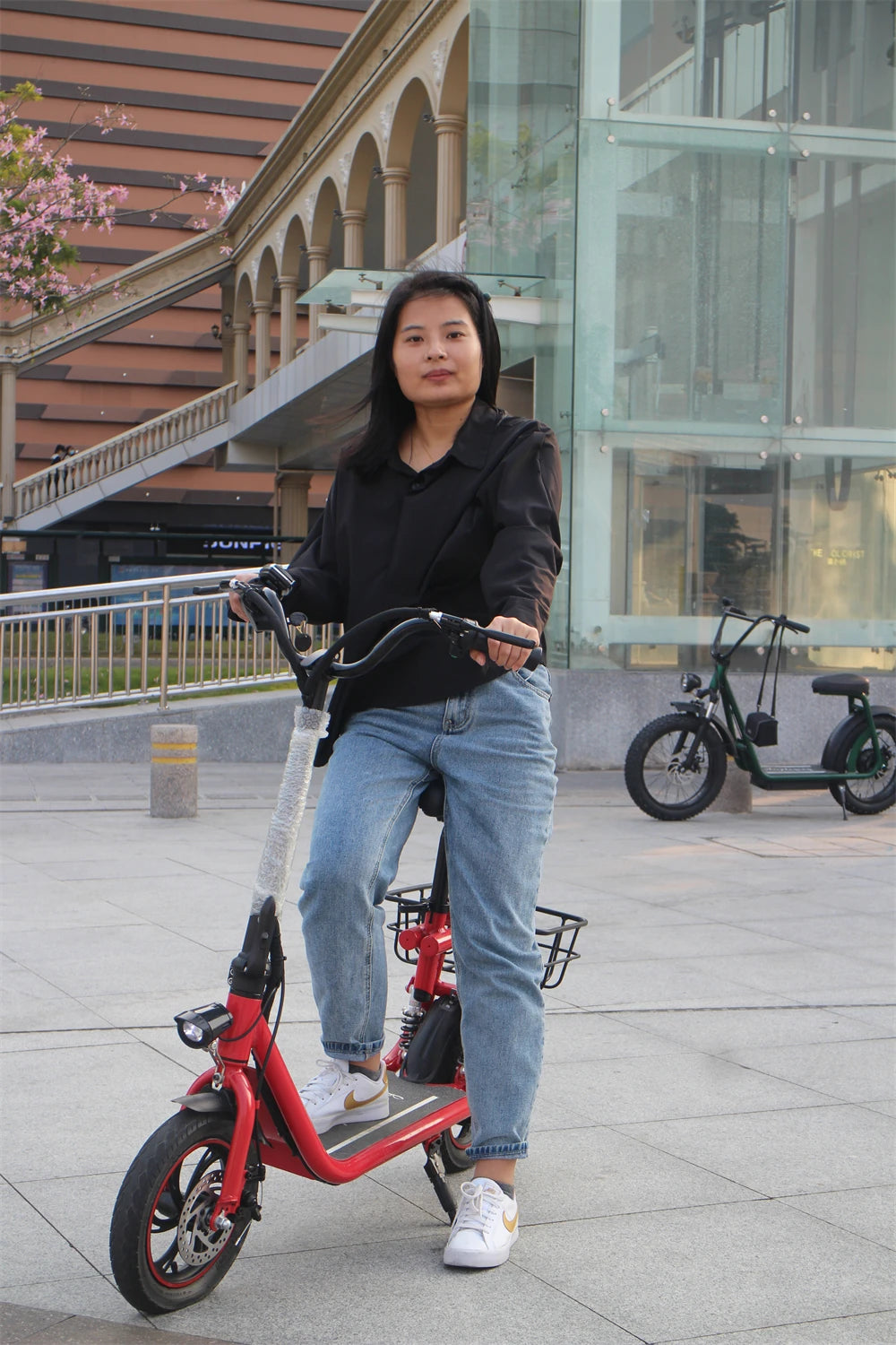 C1 350W Electric Scooter with Seat, Powerful Motor up to 22 Miles Range, Folding Electric Scooter for Adult Max Speed 15.5Mph